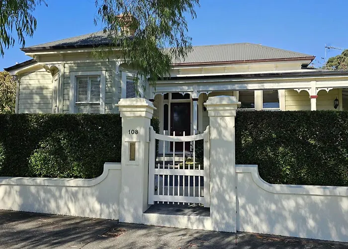 The Grange Bed & Breakfast Auckland